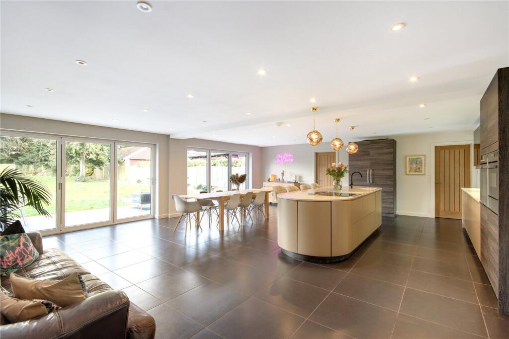 Kitchen/Breakfast Rm