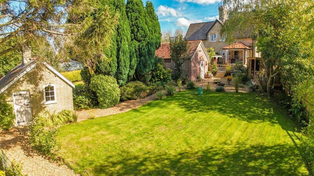 Summer Pic provided by owner.jpg