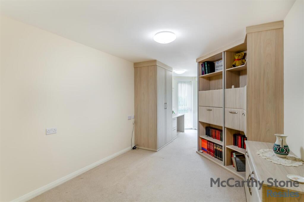 8657088-interior07.jpg