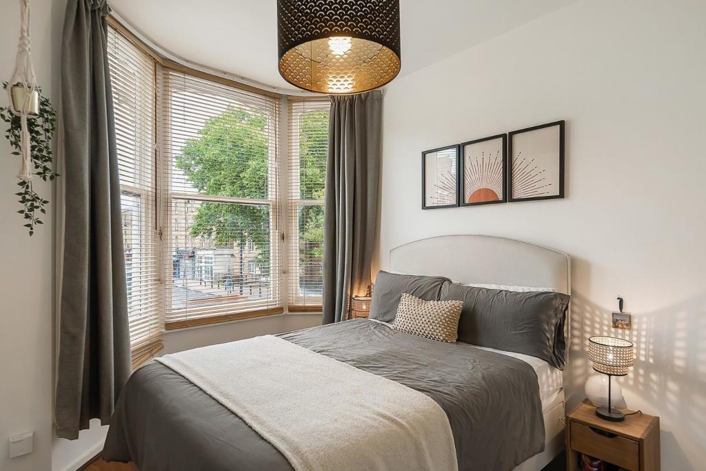 Bedroom (1).jpg