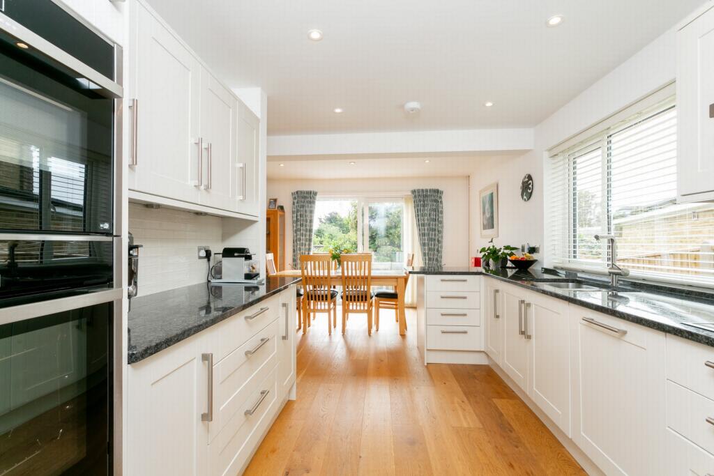 Kitchen/dining rm