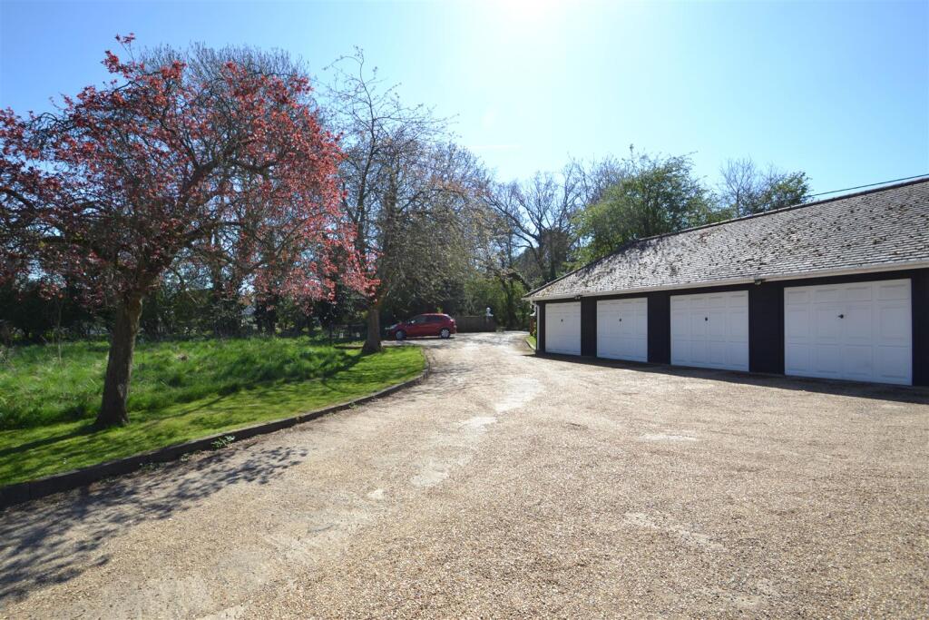 Garage and parking area.JPG