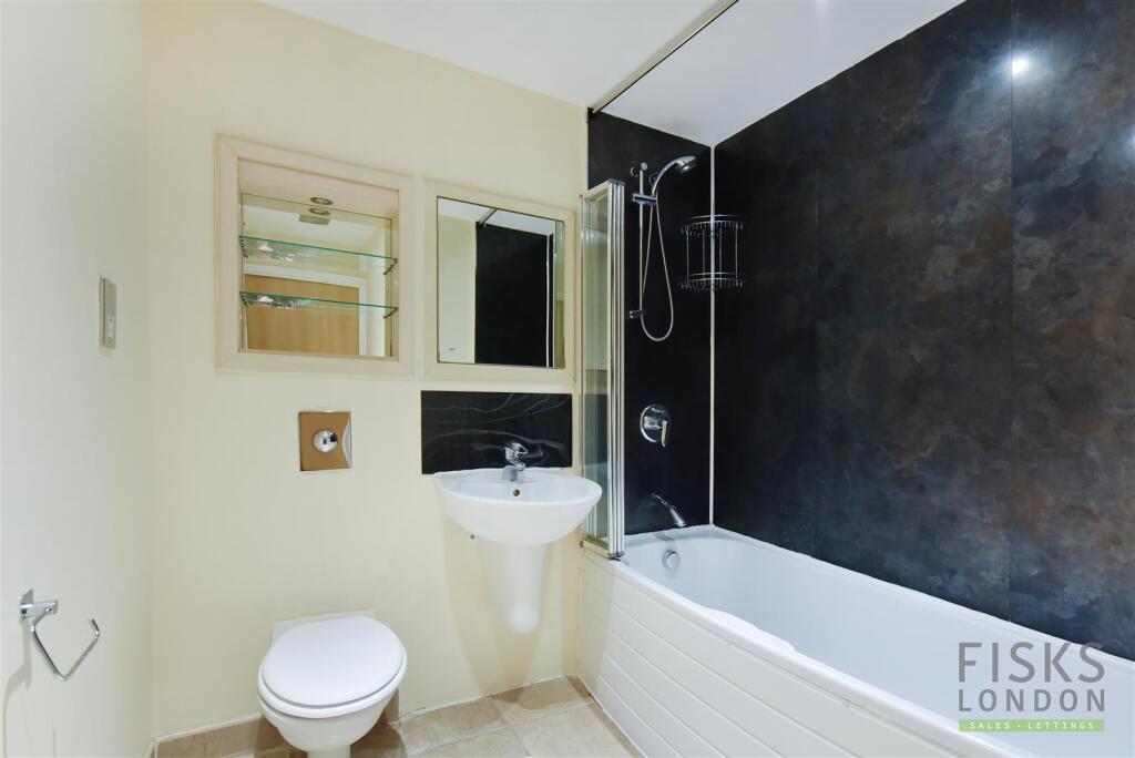 Flat 5 Millharbour (5).JPG