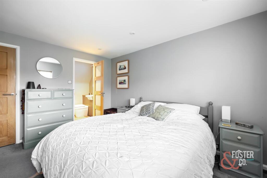 Tredcroft Road, 4-004.jpg