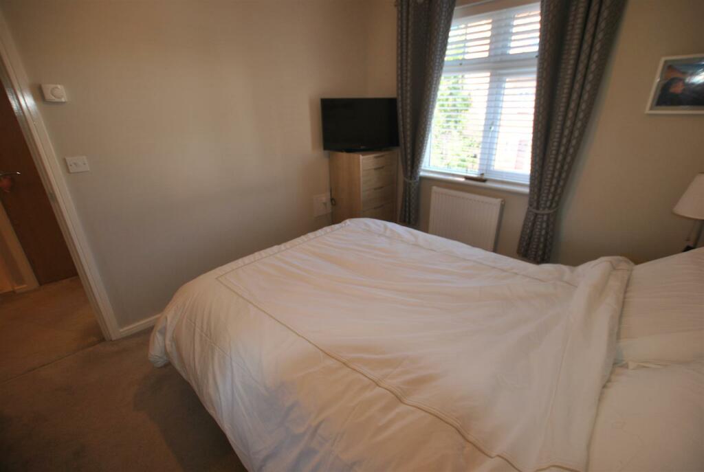 MAIN BEDROOM