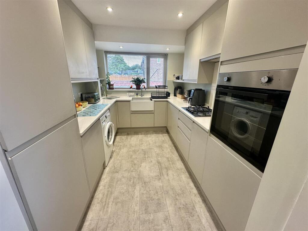 Bramleys Estate Agents - Robyn Royd Avenue - Mirfi
