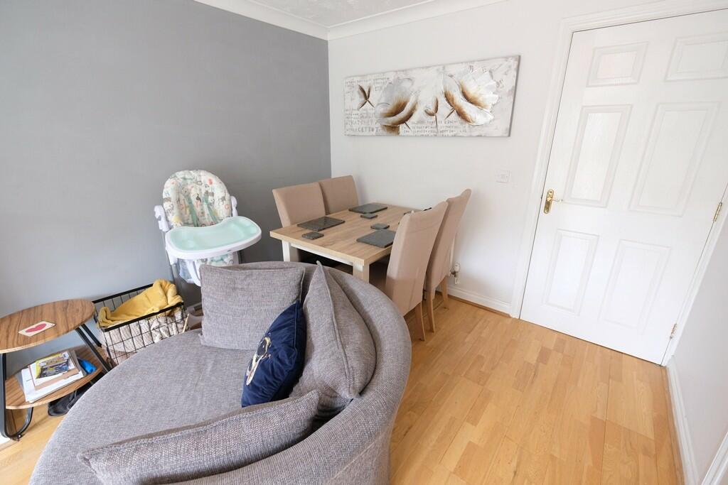 SITTING/DINING ROOM