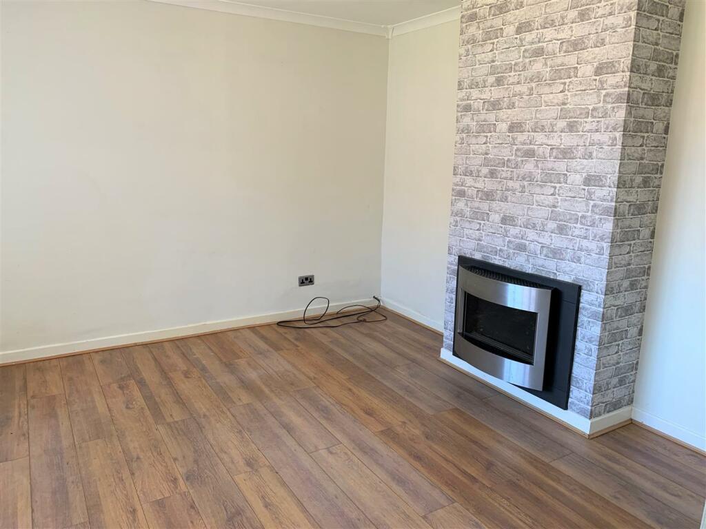 Front Lounge 1.jpg
