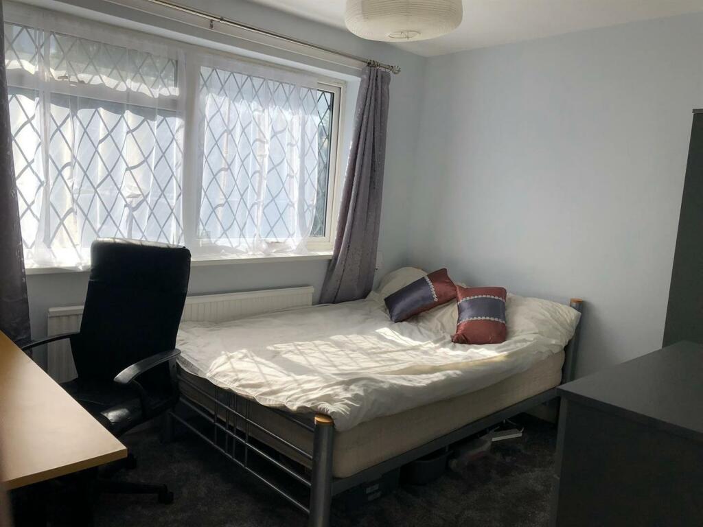 19A bed 2.jpg