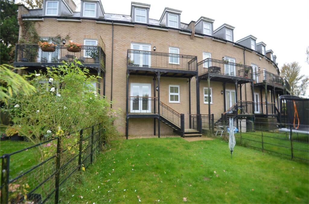 31 Heronslee - garden.jpg