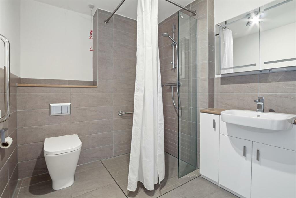 06-5bcbca18-542a-482e-975d-bd94c36c64f676308_39_Th