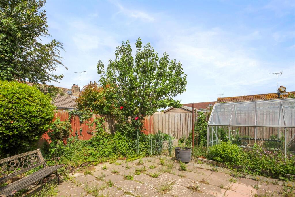 Oakcroft Gardens 96-005.jpg