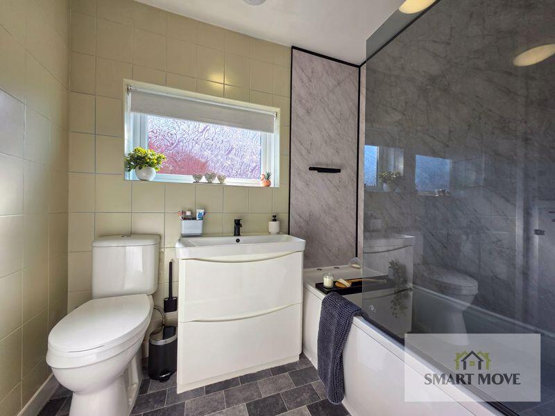 Bathroom (Ground Floor)