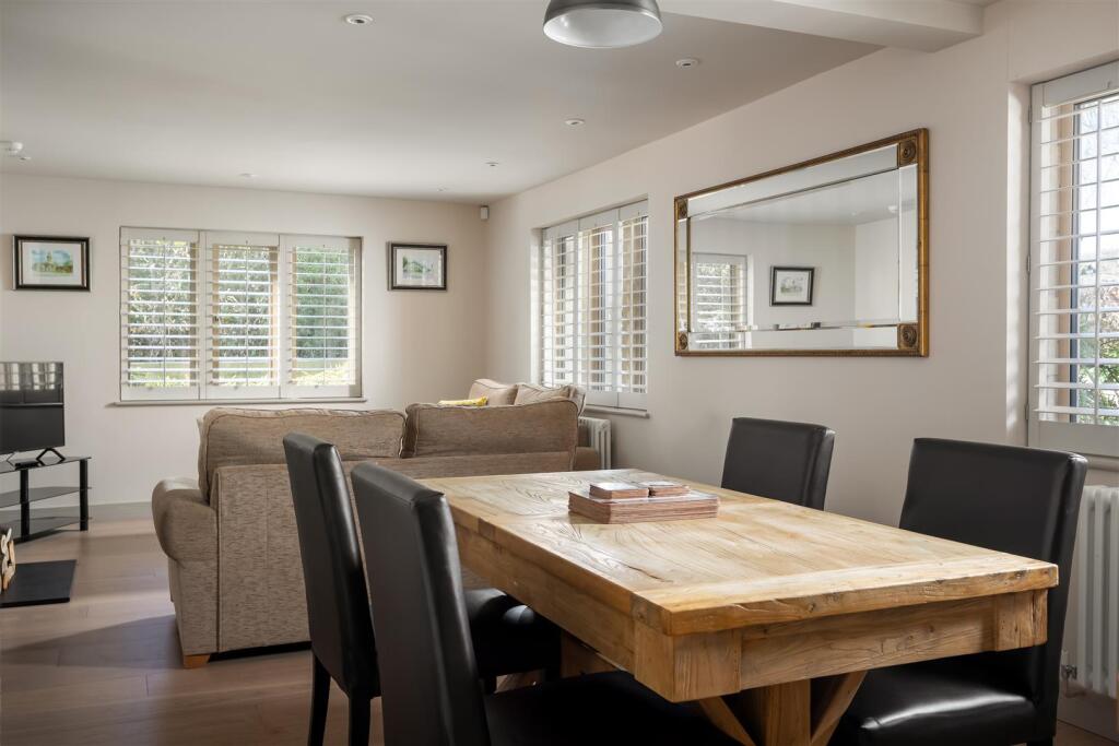 16 - Swingletrees - GL54 1DT - Full.jpg