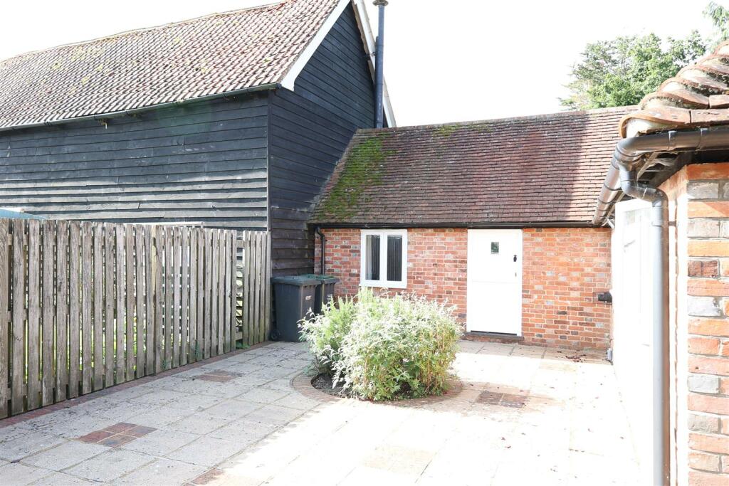 Courtyard &amp; parking
