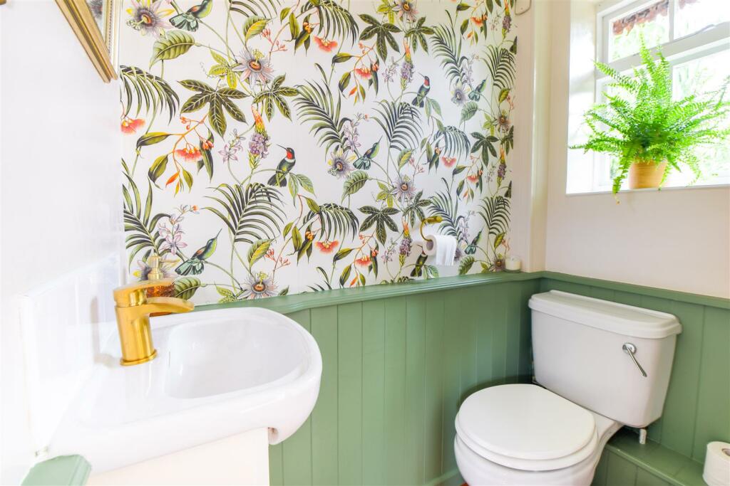 Cloakroom/WC