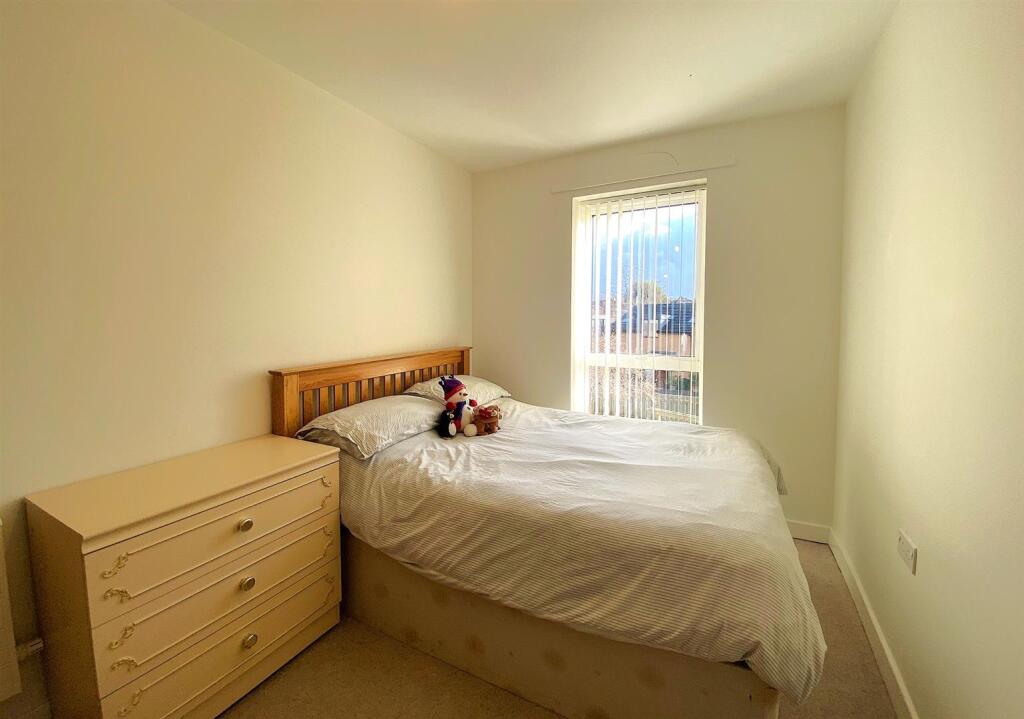 26 The Orangery - Bed1.jpg