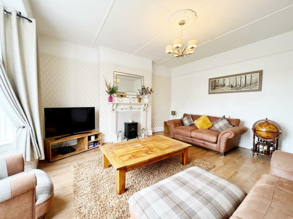 Lounge pic 4.jpg