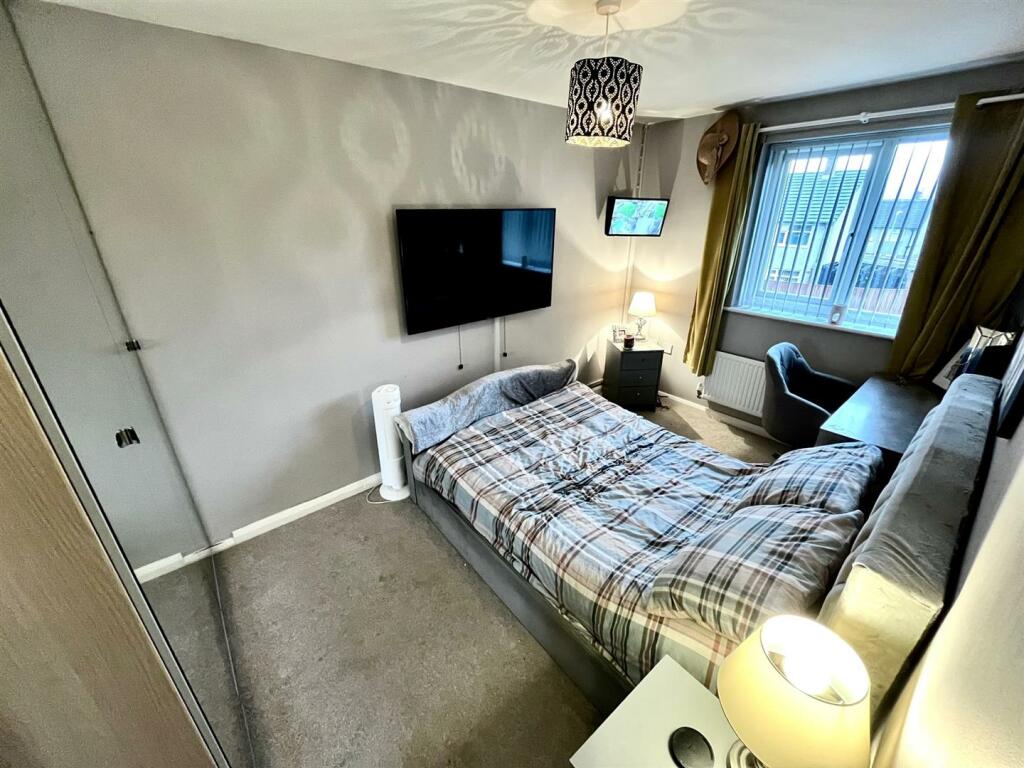 bed 2.jpg