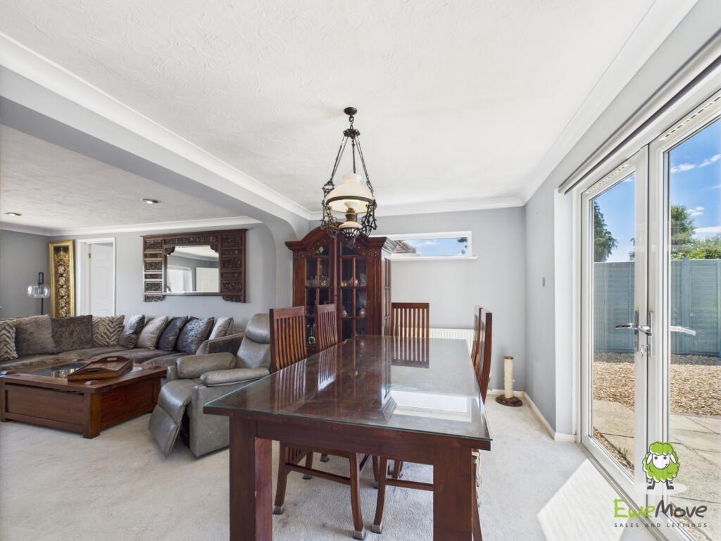 EweMove Basingstoke Estate Agents - 24 Byfleet Ave