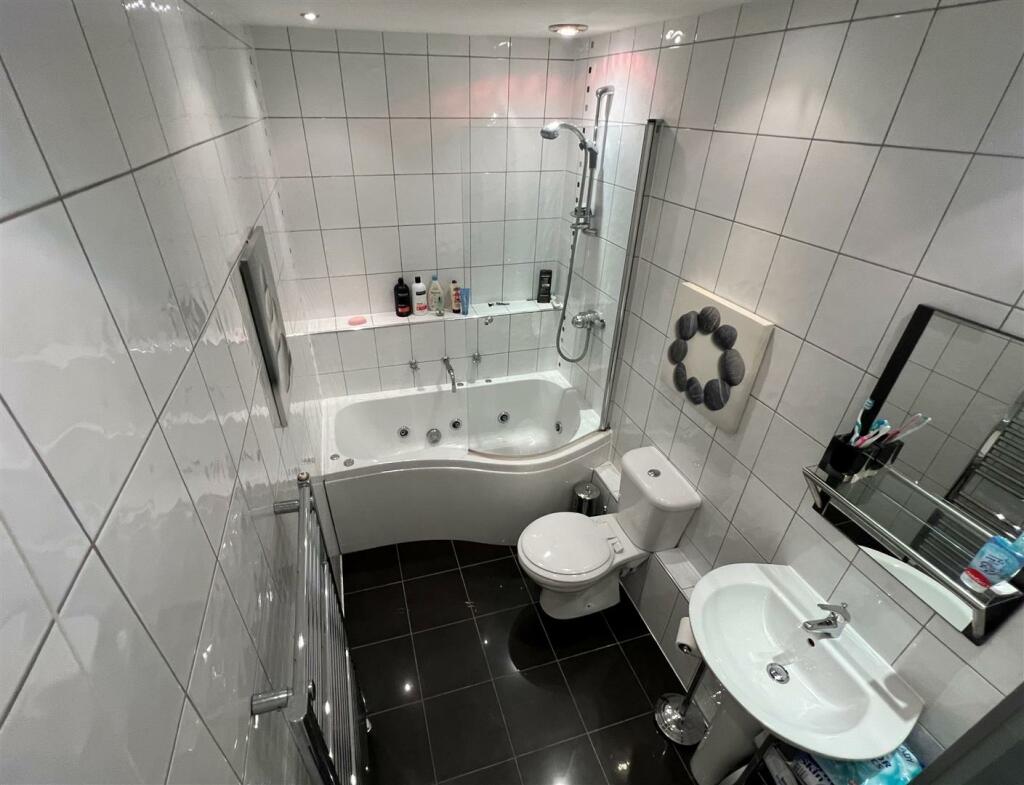 Bathroom B.JPG