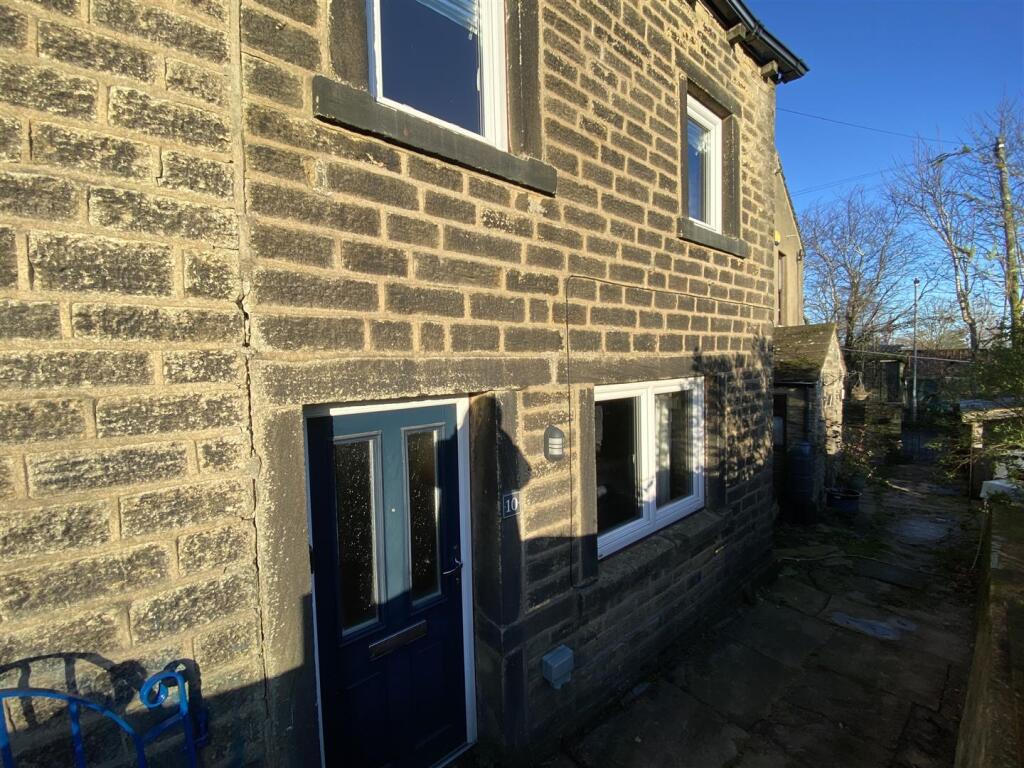Bramleys Estate Agents - Squarefield - Scholes Moo