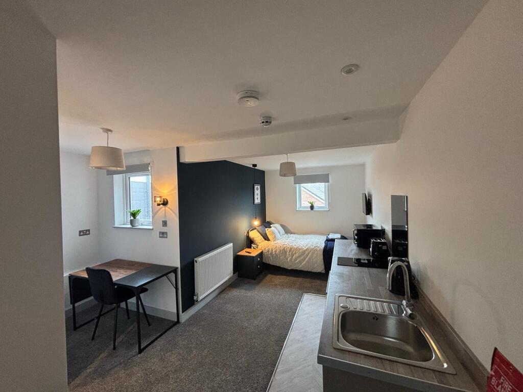 A beautifully designed double bedroom featuring...