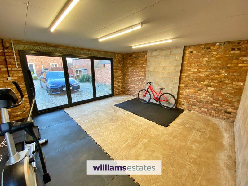 Garage/Gym
