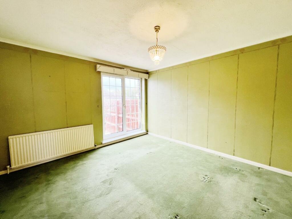 Bedroom 1 pic 1.jpg
