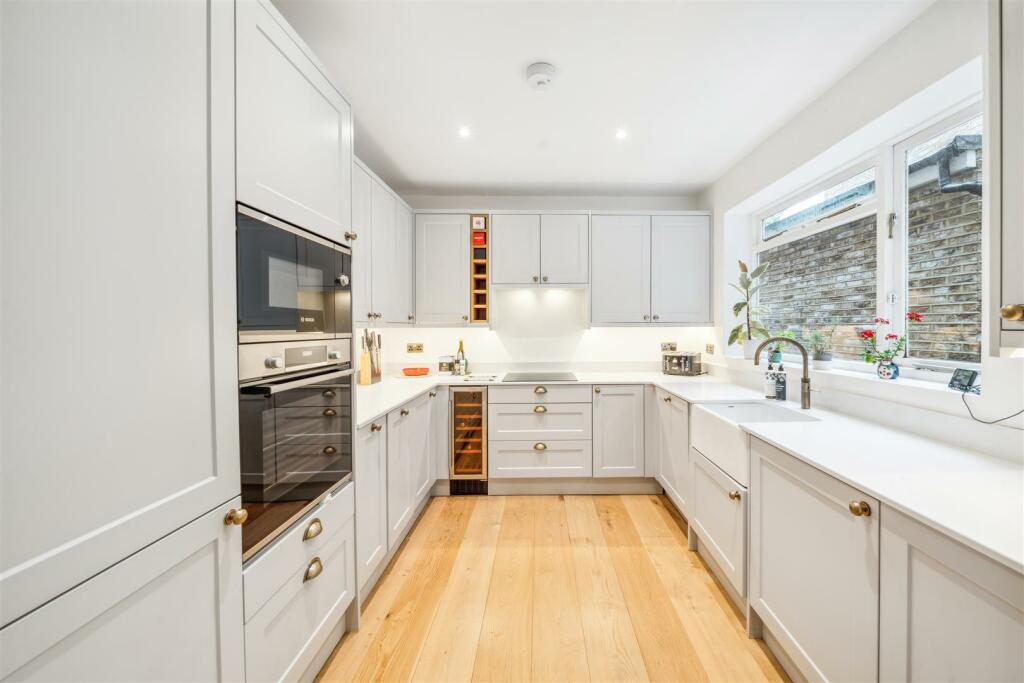 Avenue Road, W3 - FOR SALE