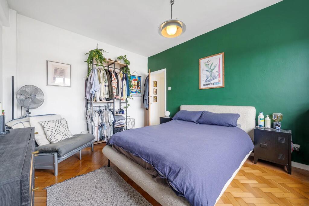 Bedroom 1 (2).JPG