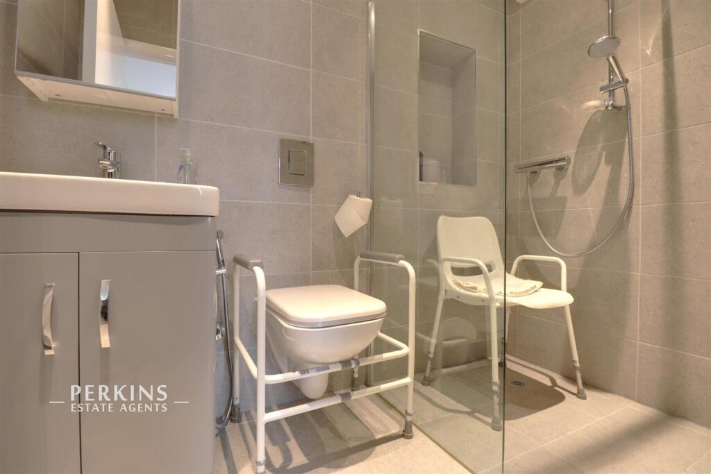 ensuite.jpg