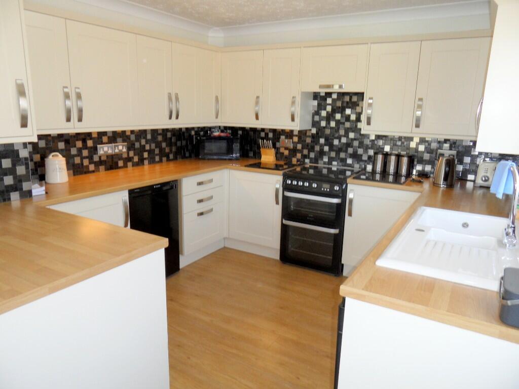 KITCHEN/BREAKFAST RM
