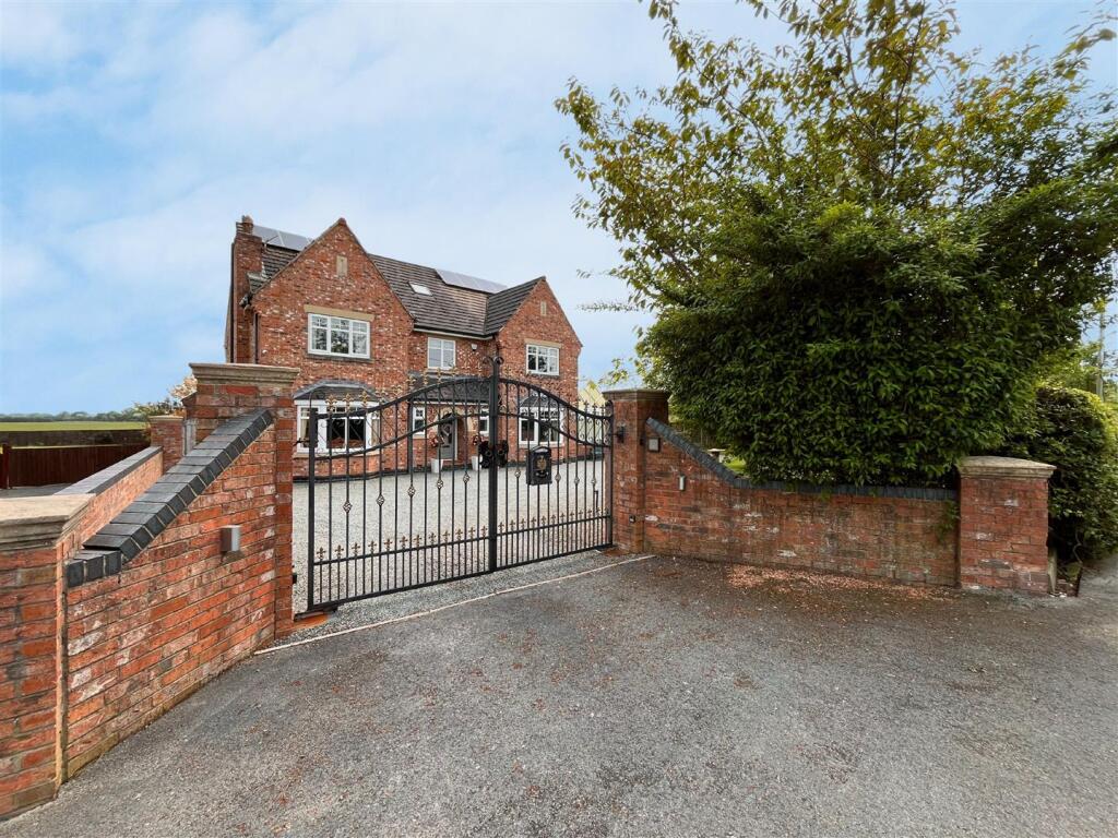 Front External Gated
