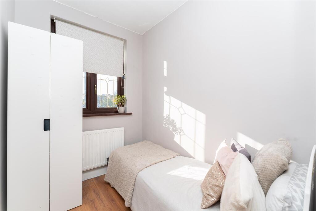 457 Uxbridge Road Bed 3.jpg