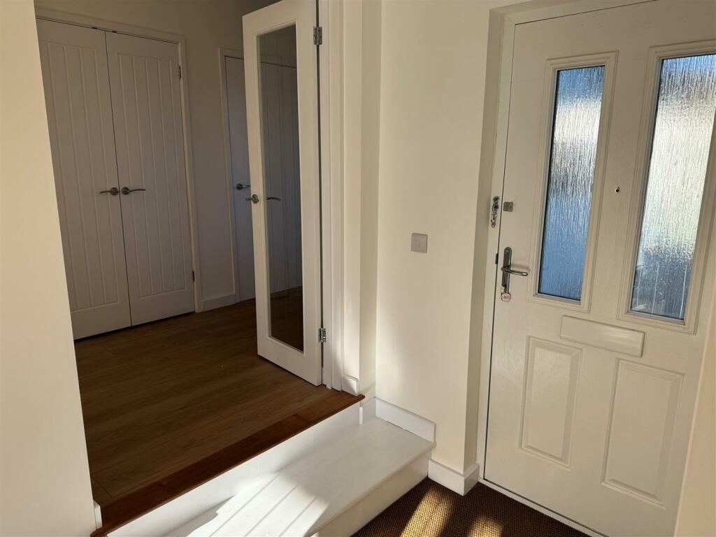 Entrance Hall..jpg