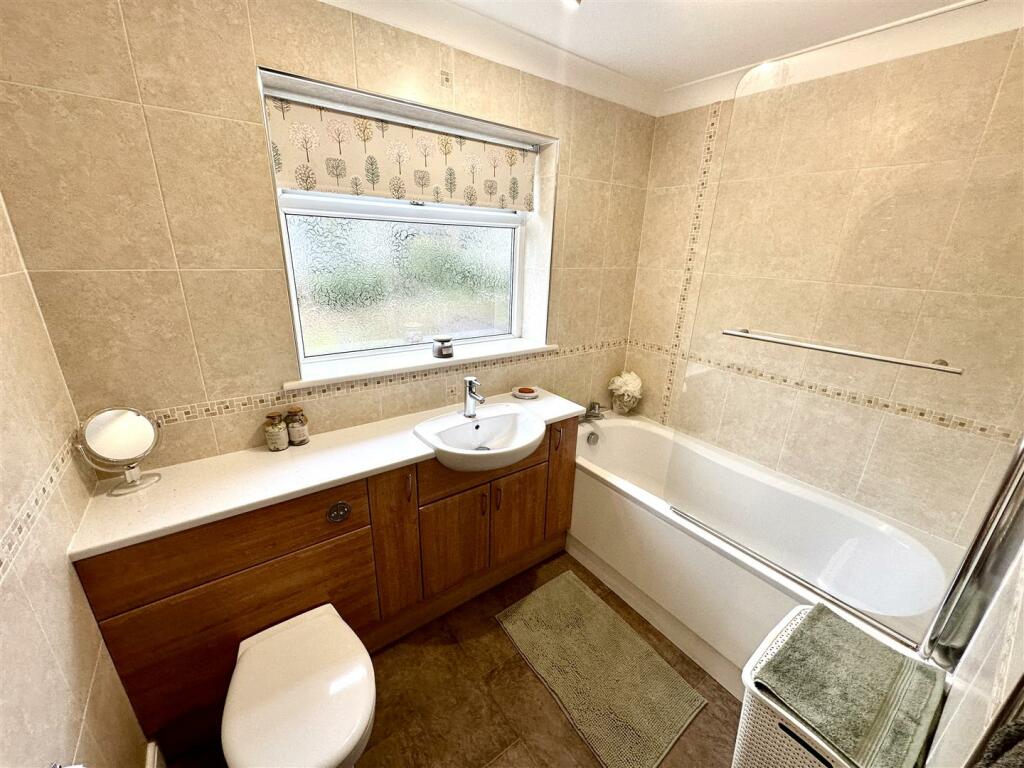 FAMILY BATHROOM