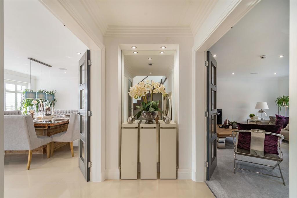 8496165-interior10.jpg