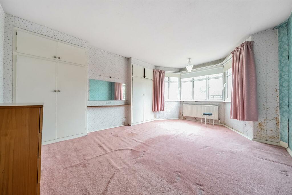 Bedroom 1.jpg