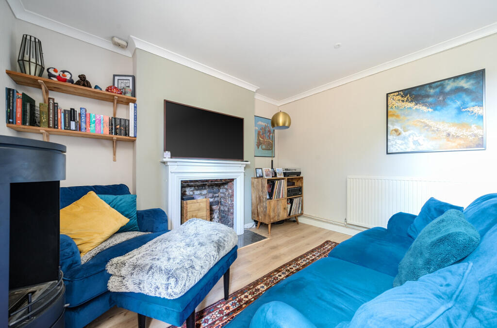 1305552-7-684895d...