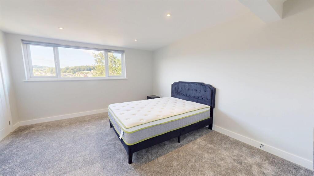 70 Hollins Room 6.jpg