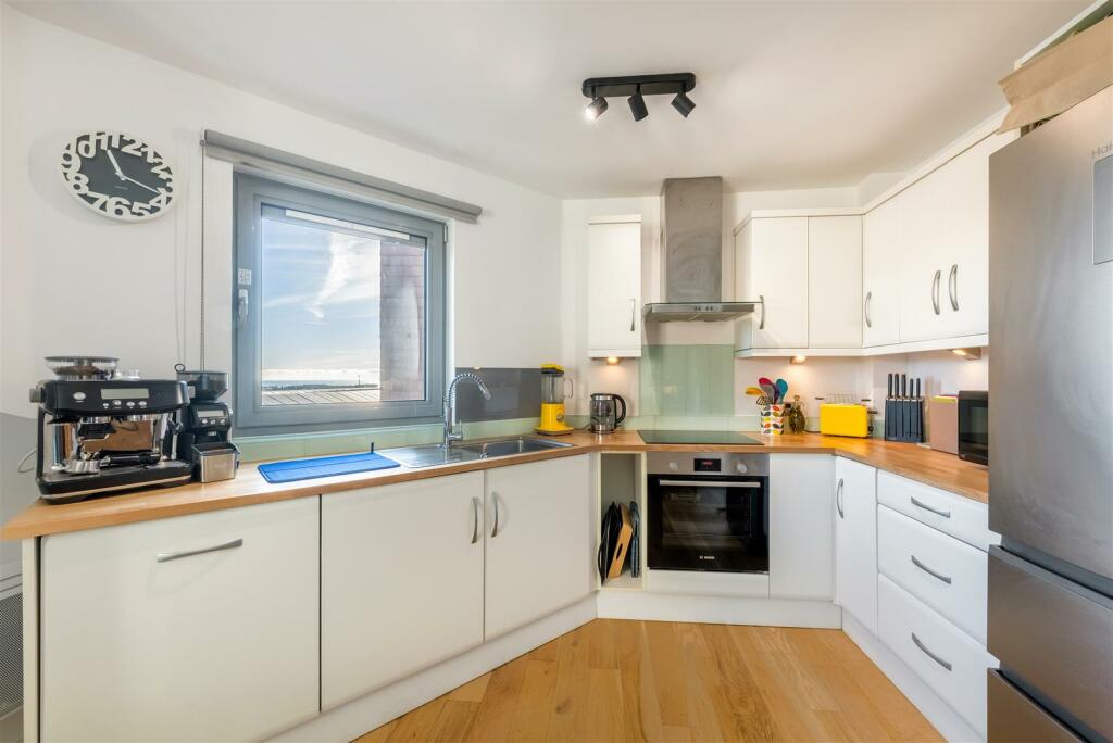 Flat 14, 126-128 Queens Road-2.jpg