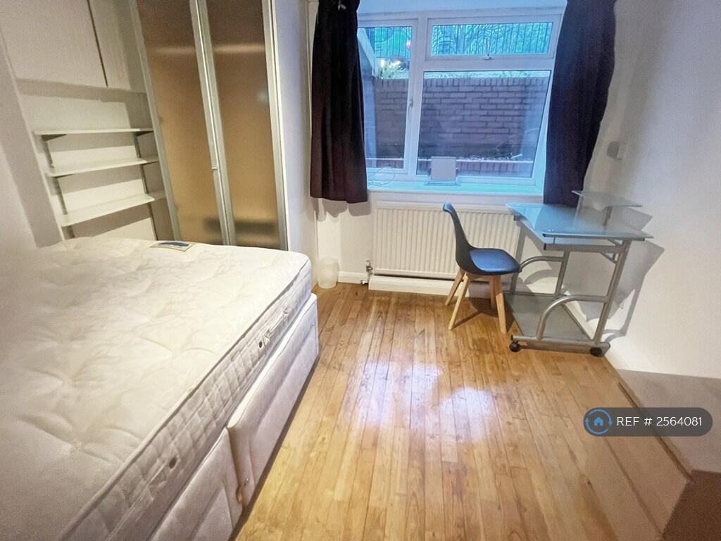 Double Park Facing - Double Bed