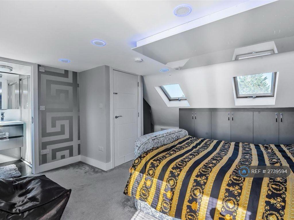 Harcourt Avenue, Edgware, HA8