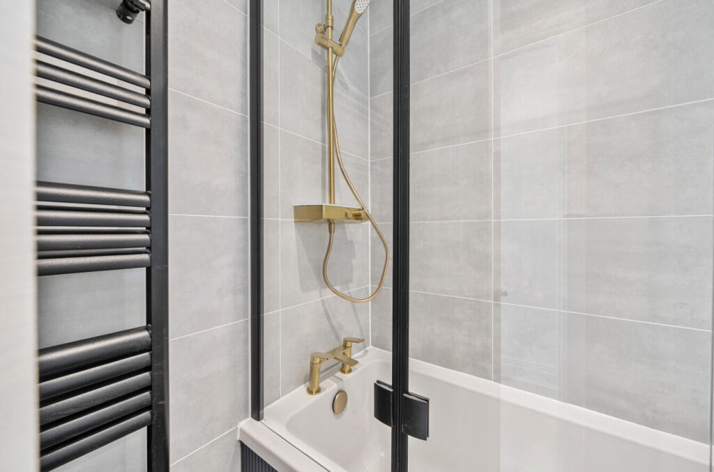 18-6814fbf20dab3-...