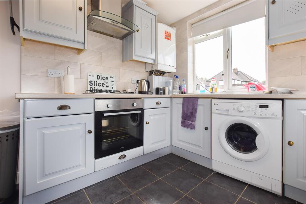 Kitchen 2.jpg