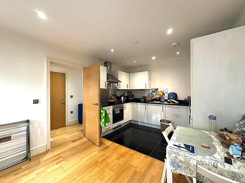 Trident point, pi...