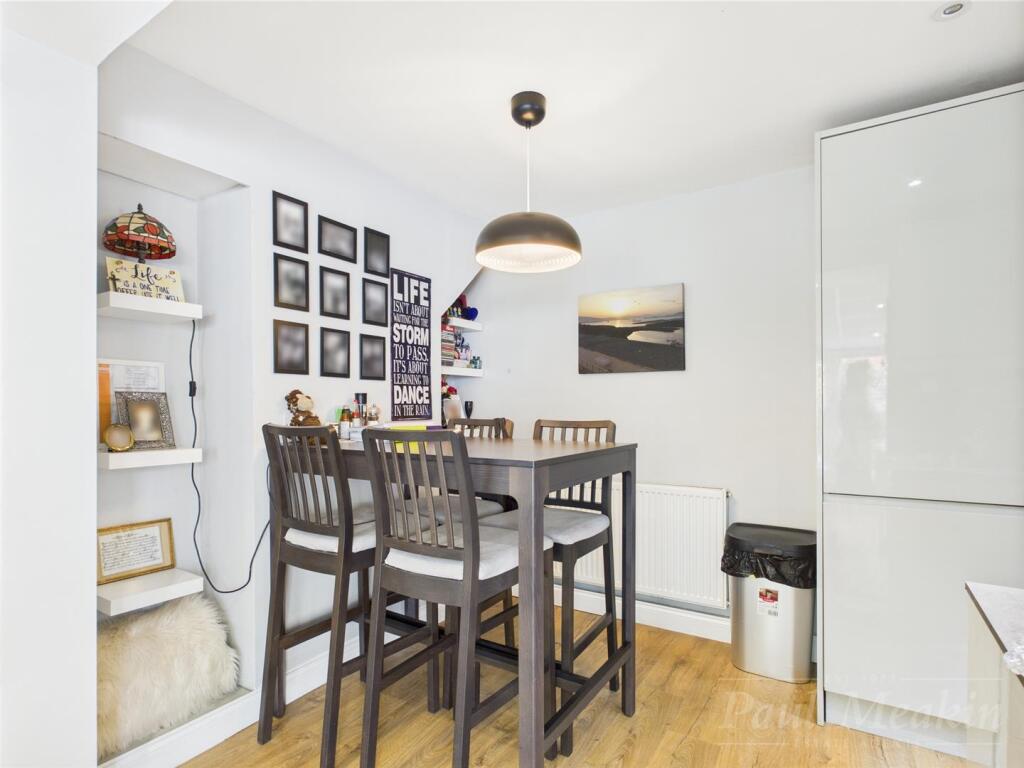 Kitchen/ Breakfast Room