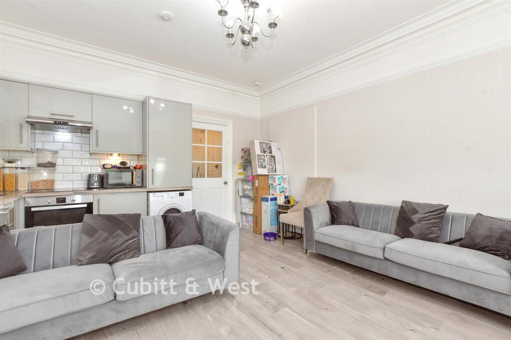 Lounge/Kitchen