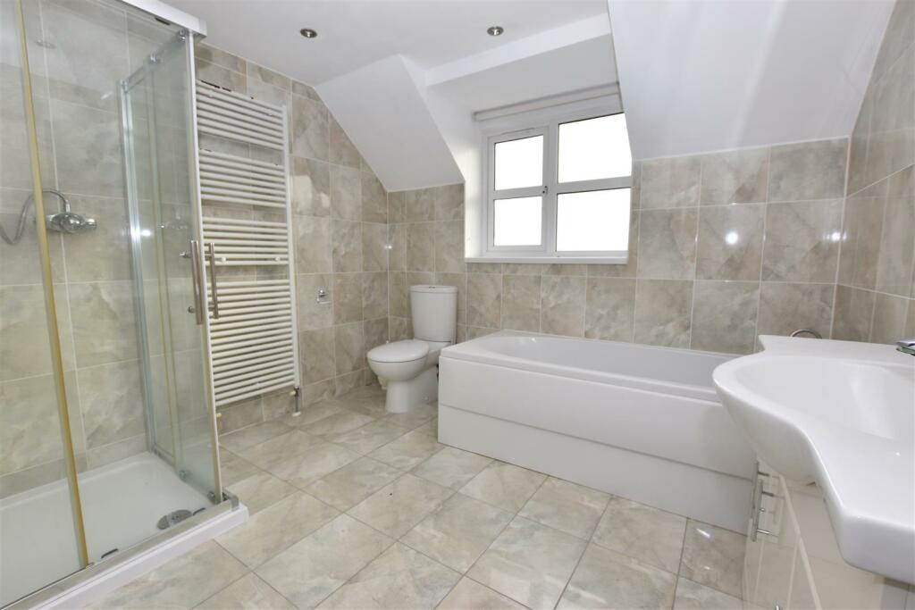 Family Bathroom.JPG